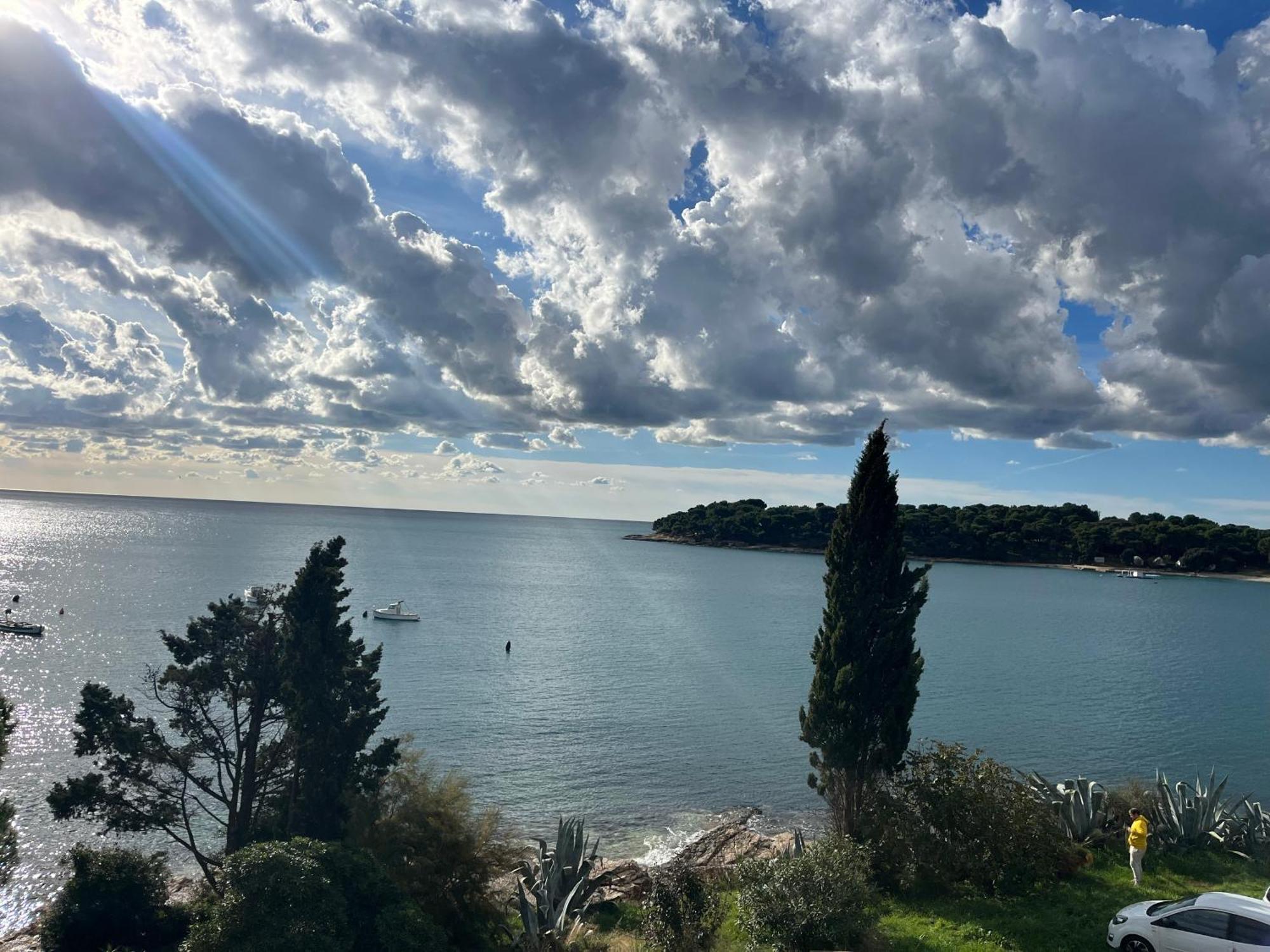 Apartment With A Sea View Pula Exterior photo