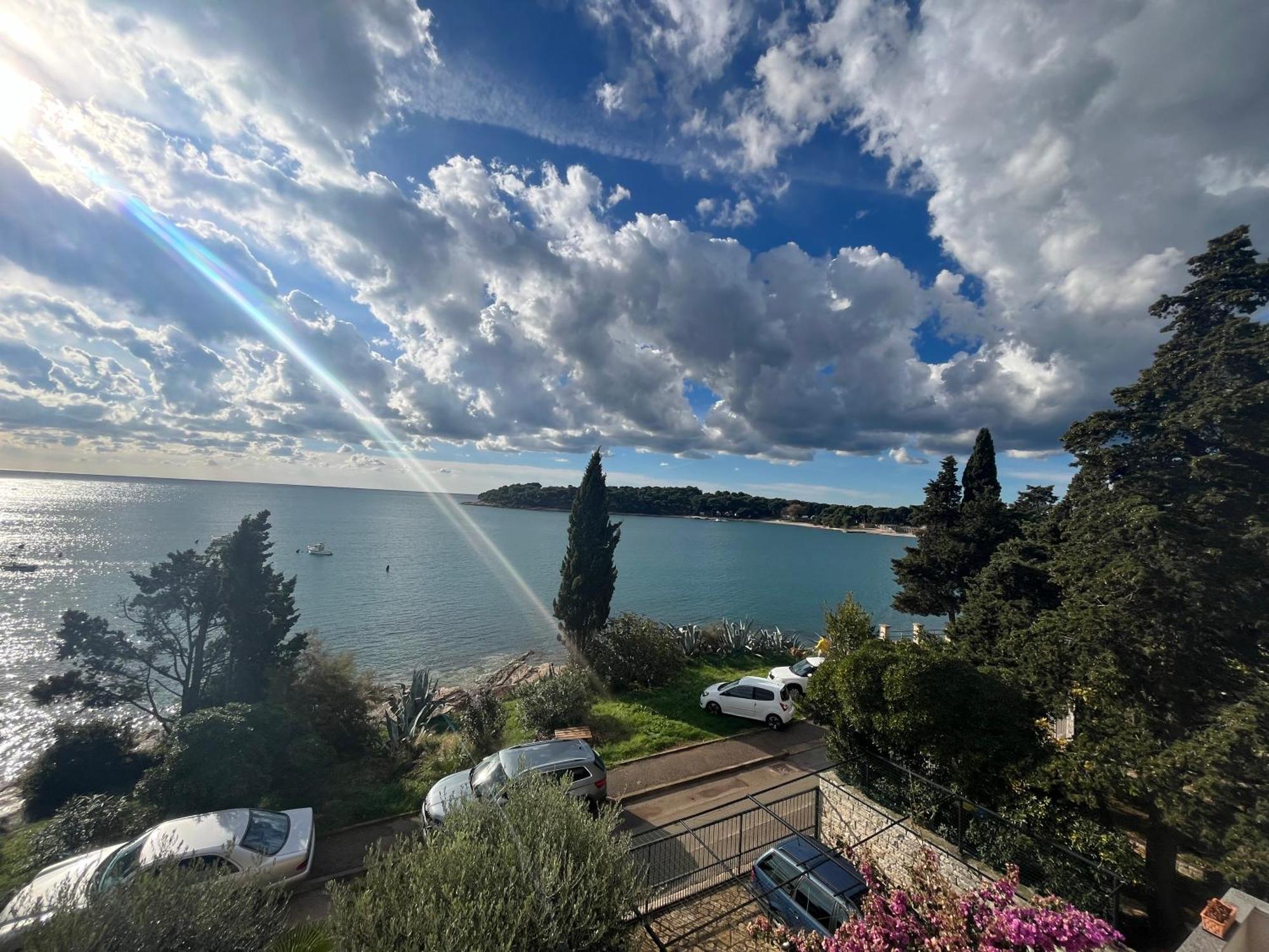 Apartment With A Sea View Pula Exterior photo