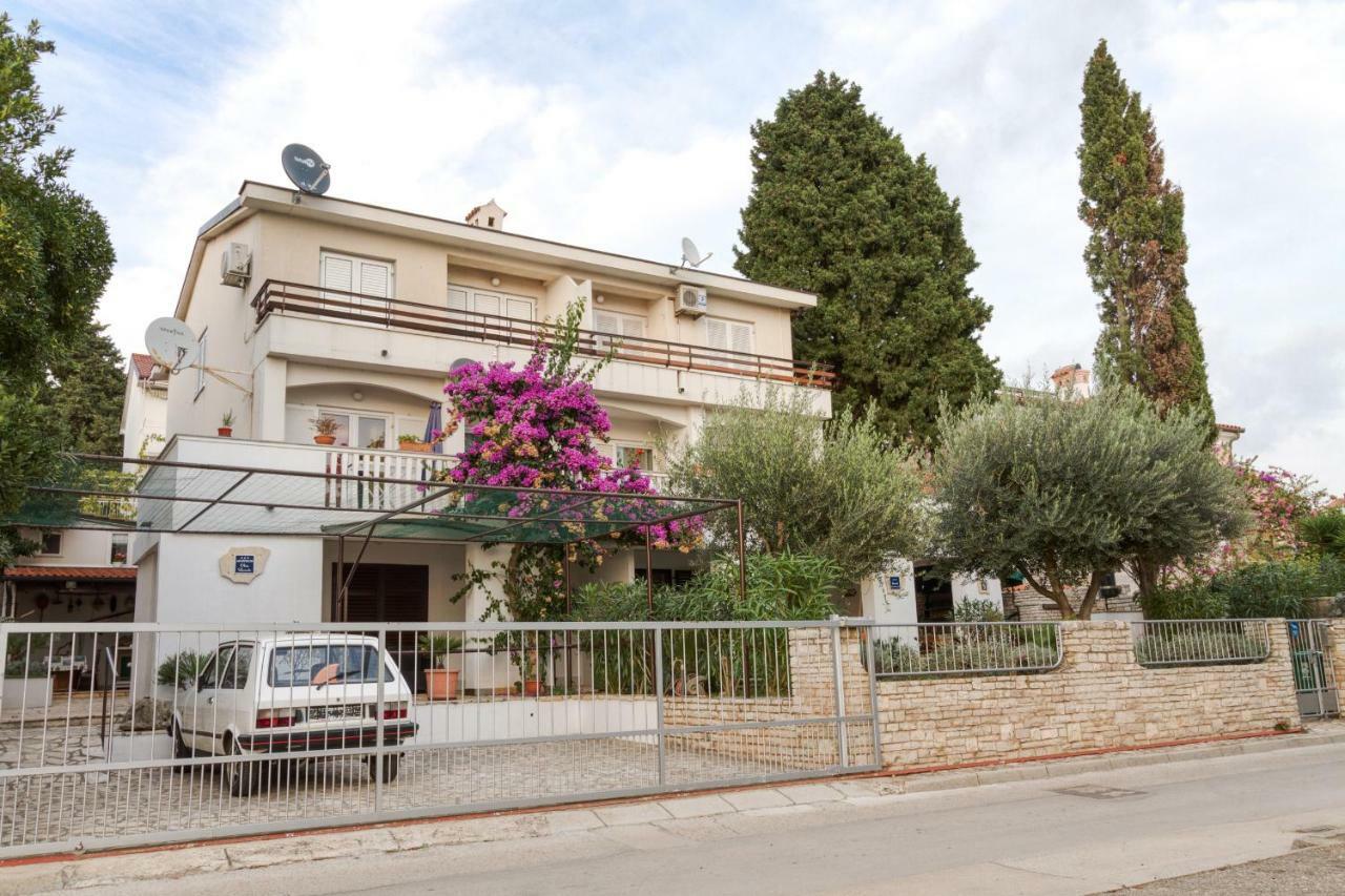 Apartment With A Sea View Pula Exterior photo