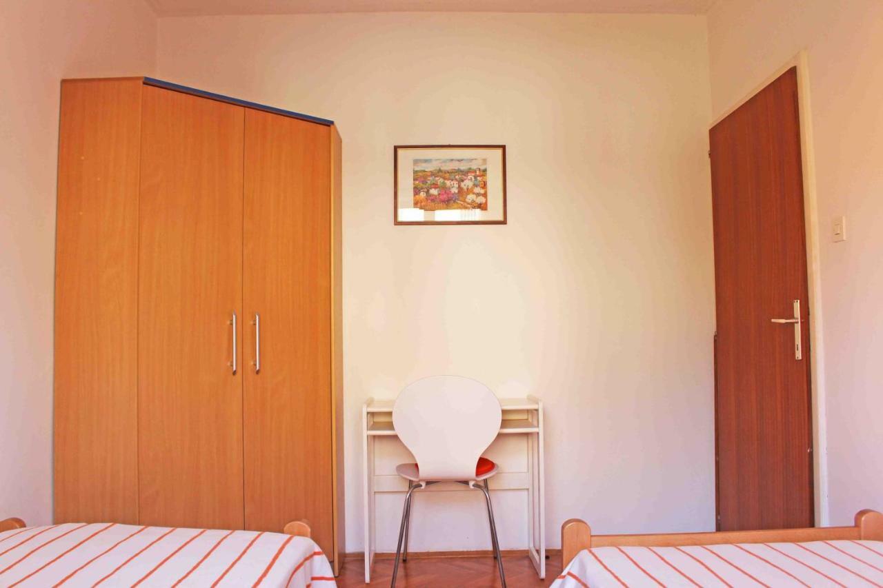 Apartment With A Sea View Pula Exterior photo